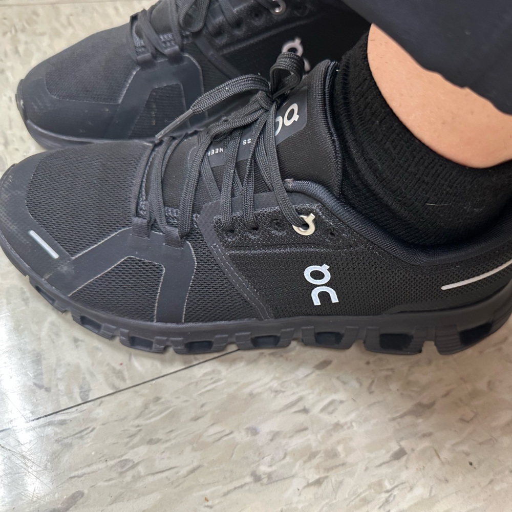 On Running Women’s Cloud 6 Athletic Shoes in Black